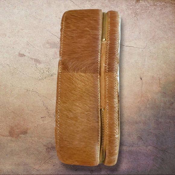 DKNY KOREA SAMPLE Brown & White Plush Hide Texture Canteen Crossbody One Off Bag - Picture 11 of 17